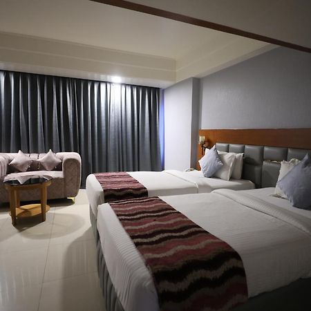 Eastin Hotels Гайдарабад Екстер'єр фото